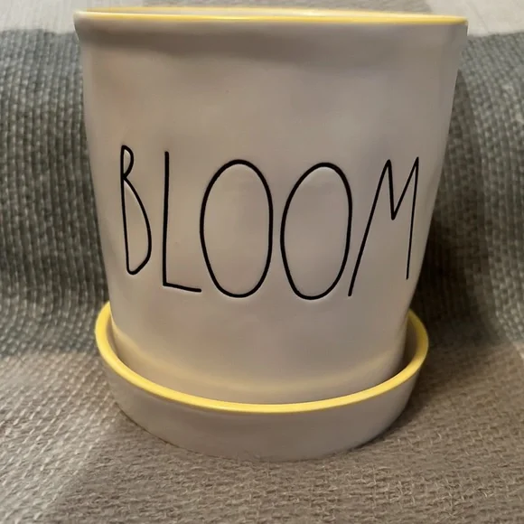 ‼️SOLD‼️Rae Dunn Flower Pot and Mug Set! 🌻💛 - Picture 2 of 4